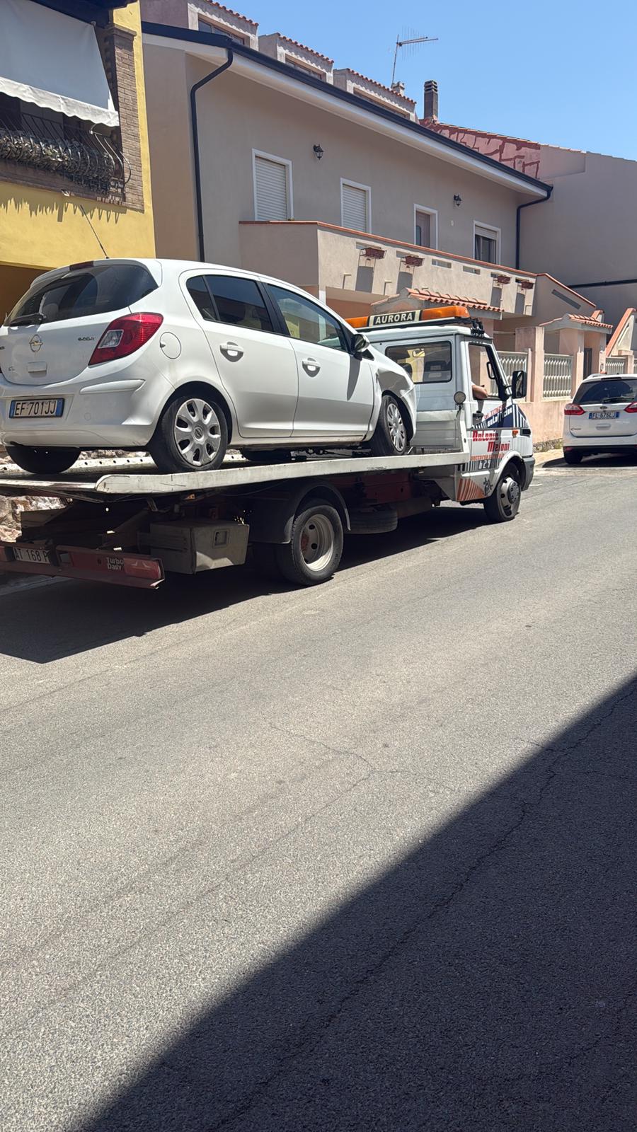 Recupero auto in panne in centro abitato con carroattrezzi — Sulcis Iglesiente